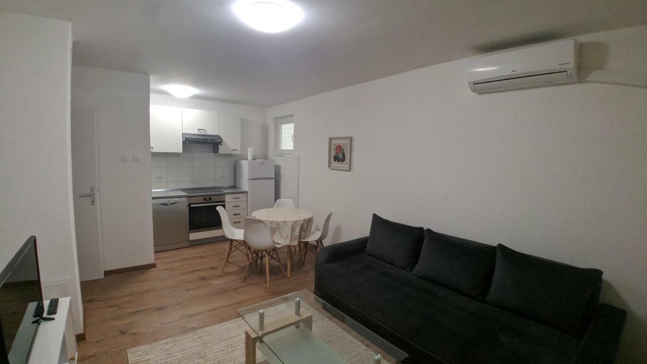 City Mid Mostar Apartment エクステリア 写真